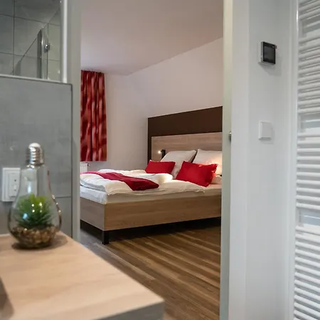 מלון Altstadthotel Wilde Rose אפינגן